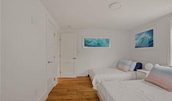 59 Houston Ave, Newport, RI 02840