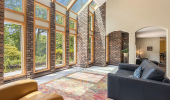 10011 E Rivershore Dr SE, Alto, MI 49302