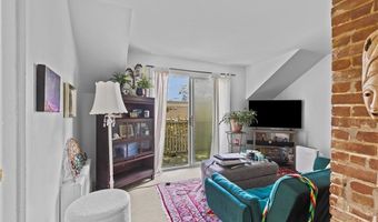 28 Young St, Newport, RI 02840