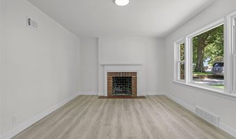 7025 Greenholly Dr, Affton, MO 63123