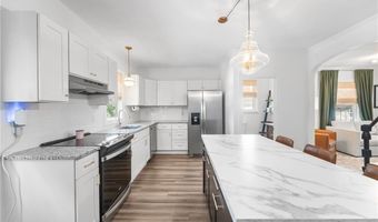 61 School St 2R, Lincoln, RI 02802