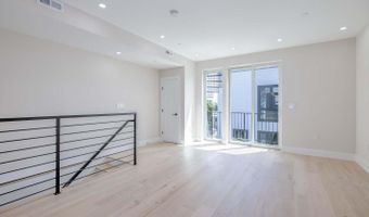 722 KENYON St NW #2, Washington, DC 20010