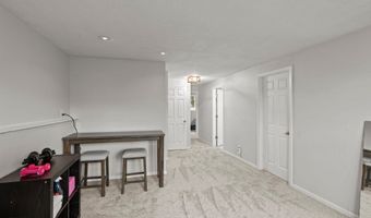 1047 Lowell Dr, Apple Valley, MN 55124