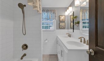 56 LaBelle Ter, Amherst, NY 14228