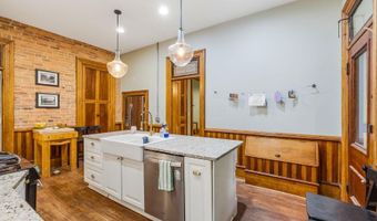 527 E High St, Ashley, OH 43003