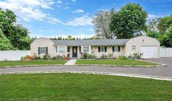 62 Bayside Ave, Amity Harbor, NY 11701