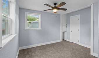 1003 S Rinker Ave, Aurora, MO 65605