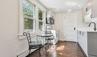 91 Grove St, Clinton, CT 06413