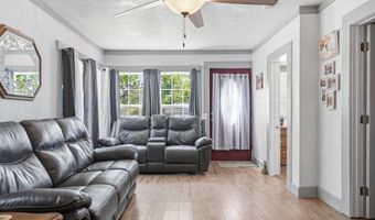 335 E Cofield St, Aurora, MO 65605