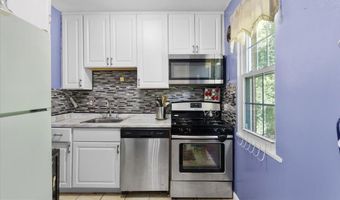 5001 10TH St S #5, Arlington, VA 22204