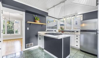 902 Midway Dr, Auburn, IN 46706