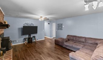 1304 S Adams Ave, Aurora, MO 65605