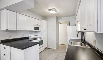 944 Sunburst Ln, Altoona, IA 50009