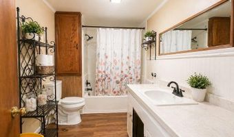 220 S Leonard St, Abbeville, LA 70510