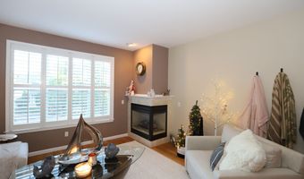 70 Woodcrest Ln 70, Danbury, CT 06810