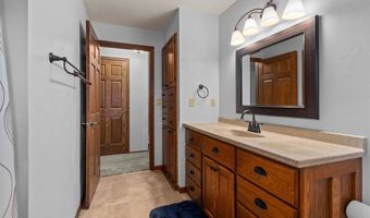 1022 E CAPITOL Dr, Appleton, WI 54911