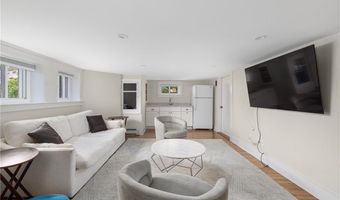 26 Narragansett Ave, Newport, RI 02840