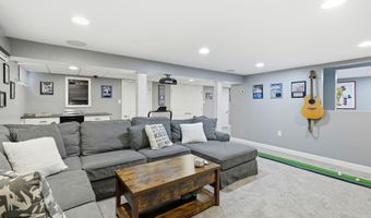 482 Clifton Ave, Bayville, NJ 08721