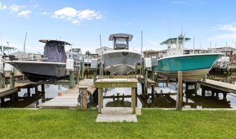 319 Old Causeway Rd, Atlantic Beach, NC 28512