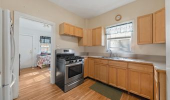 29 Lake St, Amityville, NY 11701