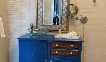 19 Leslie St, Apalachicola, FL 32320
