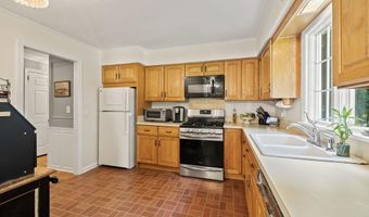 13 Provost Dr, Airmont, NY 10901