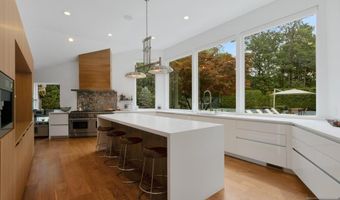 34 Warren Ln, Alpine, NJ 07620