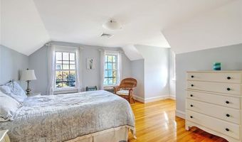 12 Harbour Ter, Cranston, RI 02905