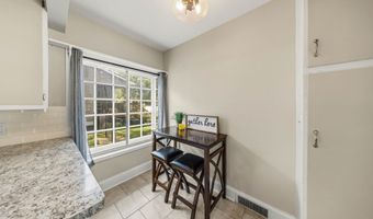 425 N 9th St, Adel, IA 50003