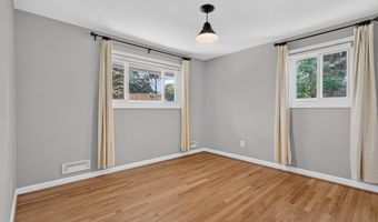 10228 HATHERLEIGH Dr, Bethesda, MD 20814