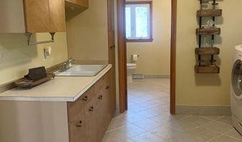 1213 E State St, Algona, IA 50511
