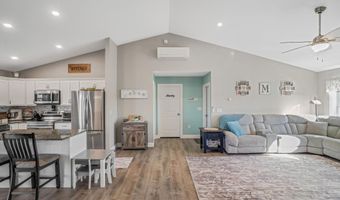 40 Knoll Crest Dr, Bangor, ME 04401