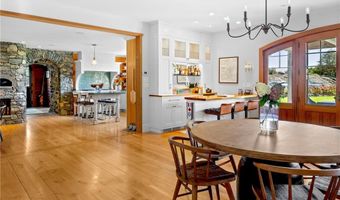 294 Ocean Ave, Newport, RI 02840