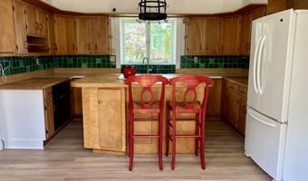 59 Cedar St, Belfast, ME 04915