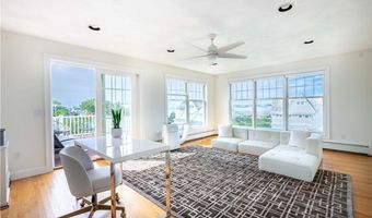 573 Wolcott Ave, Middletown, RI 02842