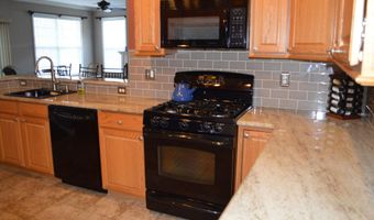 10 Fenwick Ln, Barnegat, NJ 08005