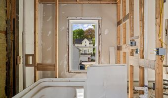 31 Bath St, Bath, ME 04530