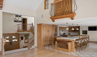 14 St Mary's Ln, Amagansett, NY 11930