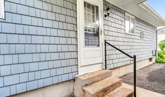 78 Arrowhead Rd, Brookfield, CT 06804