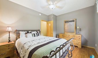 605 S Palmer Dr, Brandon, SD 57005