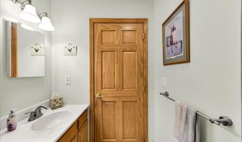 21 Bowling Green Ln, Belfast, ME 04915