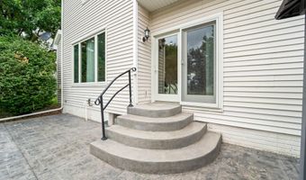2904 Bayberry Rd, Ames, IA 50014