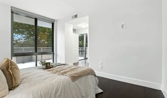 2001 15TH St N 111, Arlington, VA 22201