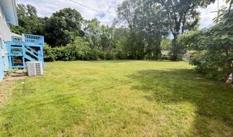 4 Nicholas Dr, Albany, NY 12205
