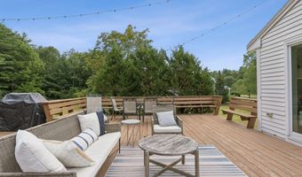 2 Winsome Lea Rd, Falmouth, ME 04105