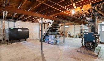 19 Hillside Ave, Newport, RI 02840