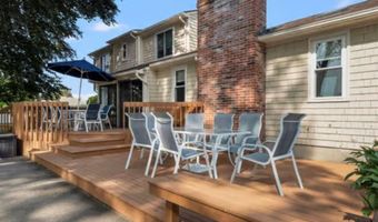 66 Foxglove Dr, Cranston, RI 02920