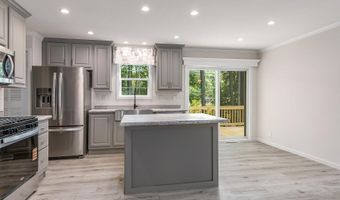 3 Alison Cir, Hampton, NH 03842
