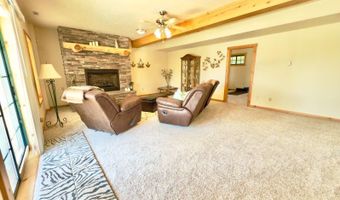 300 Round Up Ln, Bakersfield, MO 65609