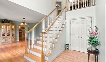 40 Lakewood Dr, Alton, NH 03810
